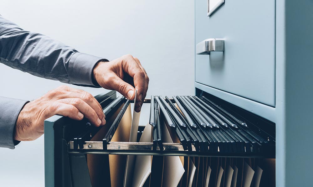 bureau dossiers suspendus