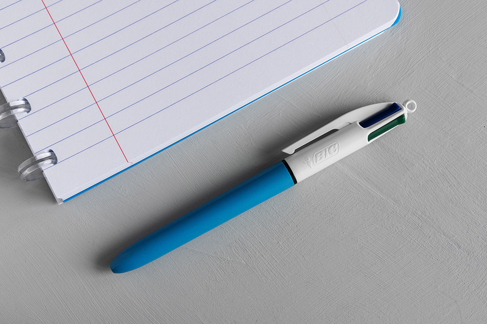BIC Recharge stylo-bille bic 4 couleurs largeur moyenne coloris