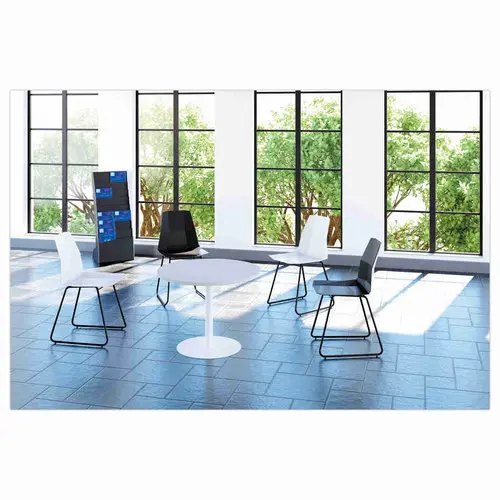 2 Chaises cube pieds forme trap&egrave;ze noirsassise noire mont&eacute;es photo du produit
