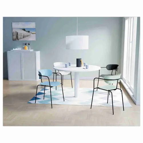 2 Chaises bistro pieds noirs assise bleue mont&eacute;es photo du produit
