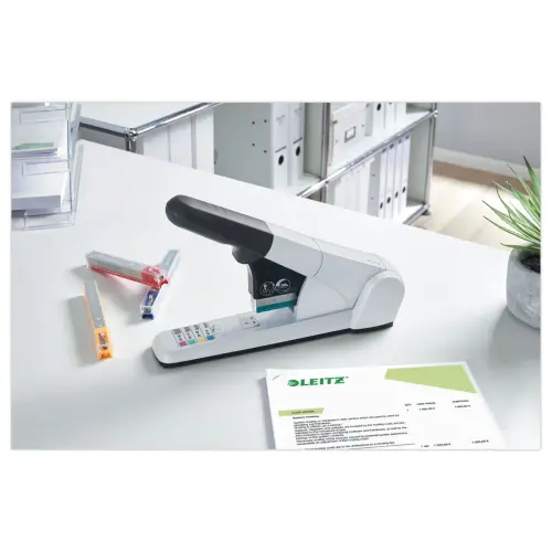 Agrafeuse gros travaux - 80 feuilles - Argent - LEITZ photo du produit