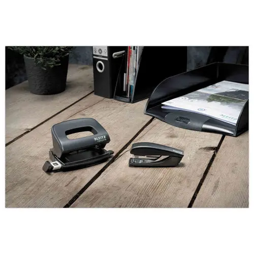 Mini agrafeuse NeXXt Recycle - 10 feuilles - Noir - LEITZ photo du produit