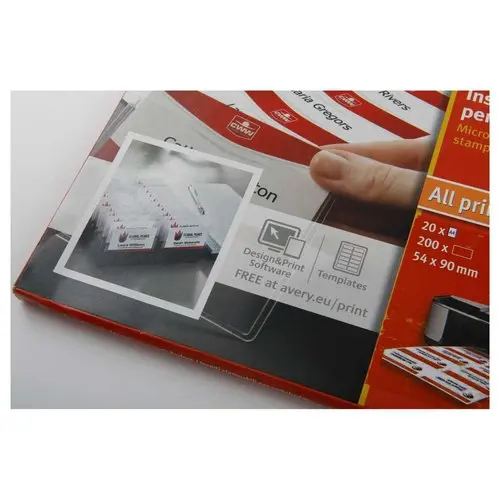 200 Planches badges imprimables - AVERY - 9 x 5,4 cm photo du produit
