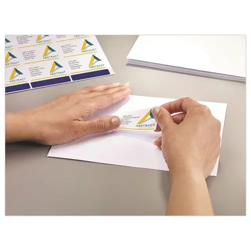 100 Planches de 18 étiquettes pour imprimantes laser - 63,5 x 46,6 mm - AVERY photo du produit