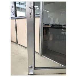Système d'ouverture de porte avec pied Protect Open photo du produit