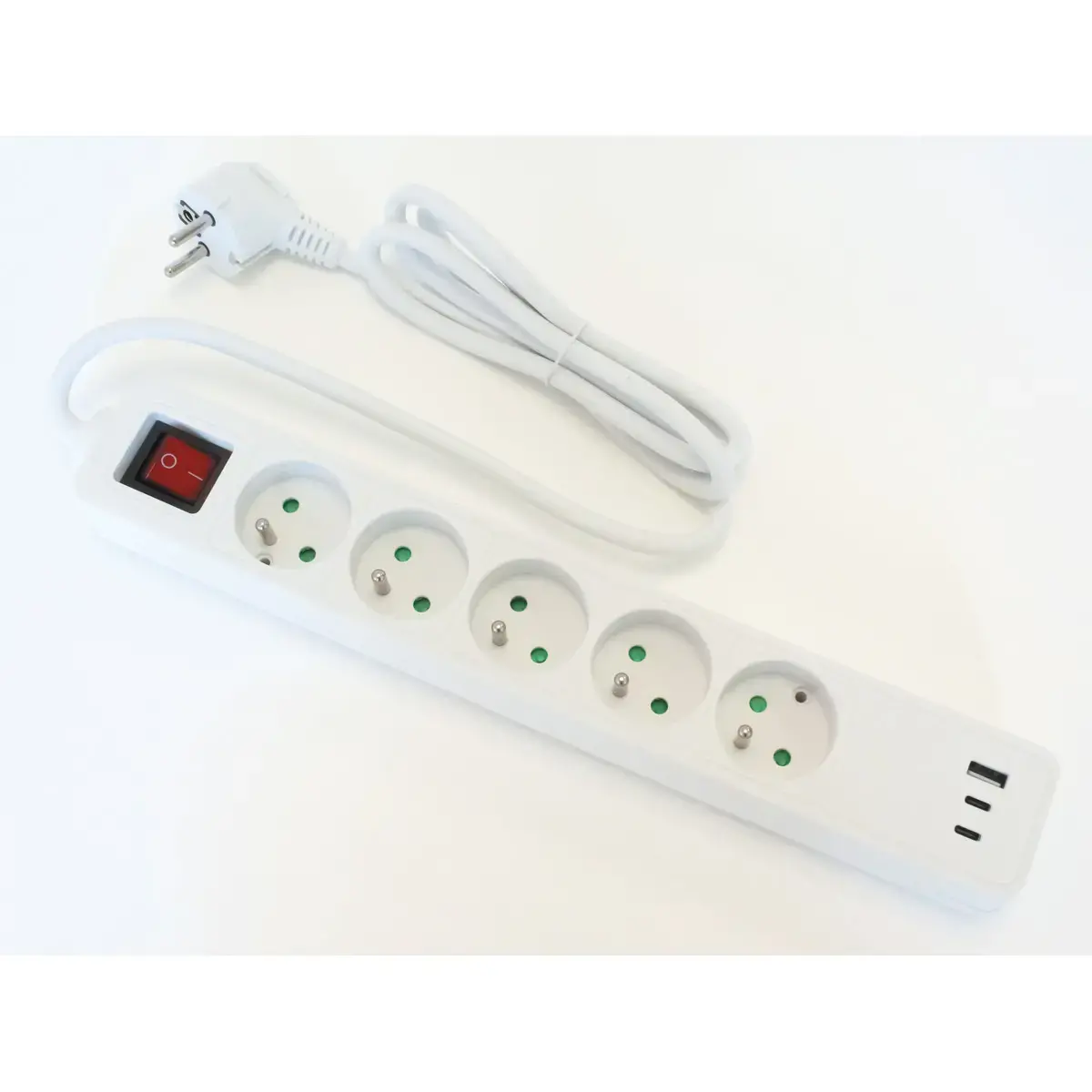 Blocs 5 prises - Avec USB et interrupteur - C&acirc;ble 4m photo du produit