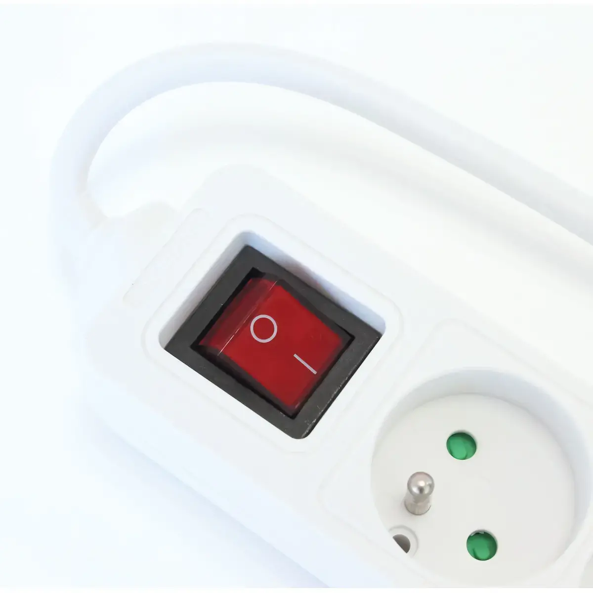 Blocs 5 prises - Avec USB et interrupteur - C&acirc;ble 4m photo du produit