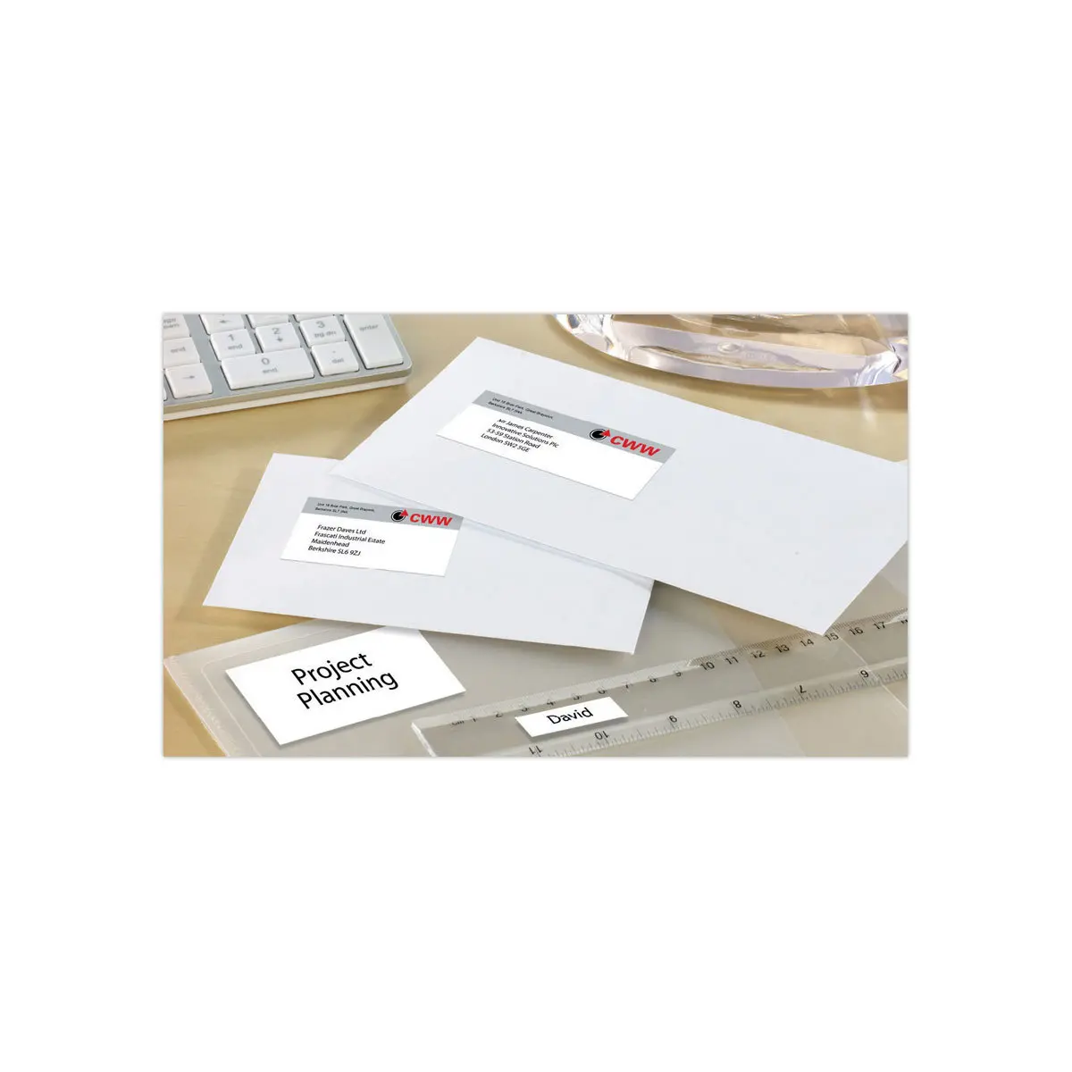 100 Planches de 14 étiquettes blanches multi-usages AVERY 105x42mm photo du produit