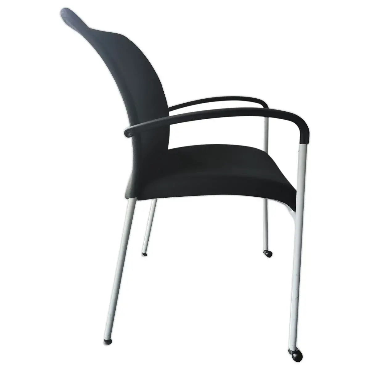 Chaises noires empilables Dauphin occasion photo du produit