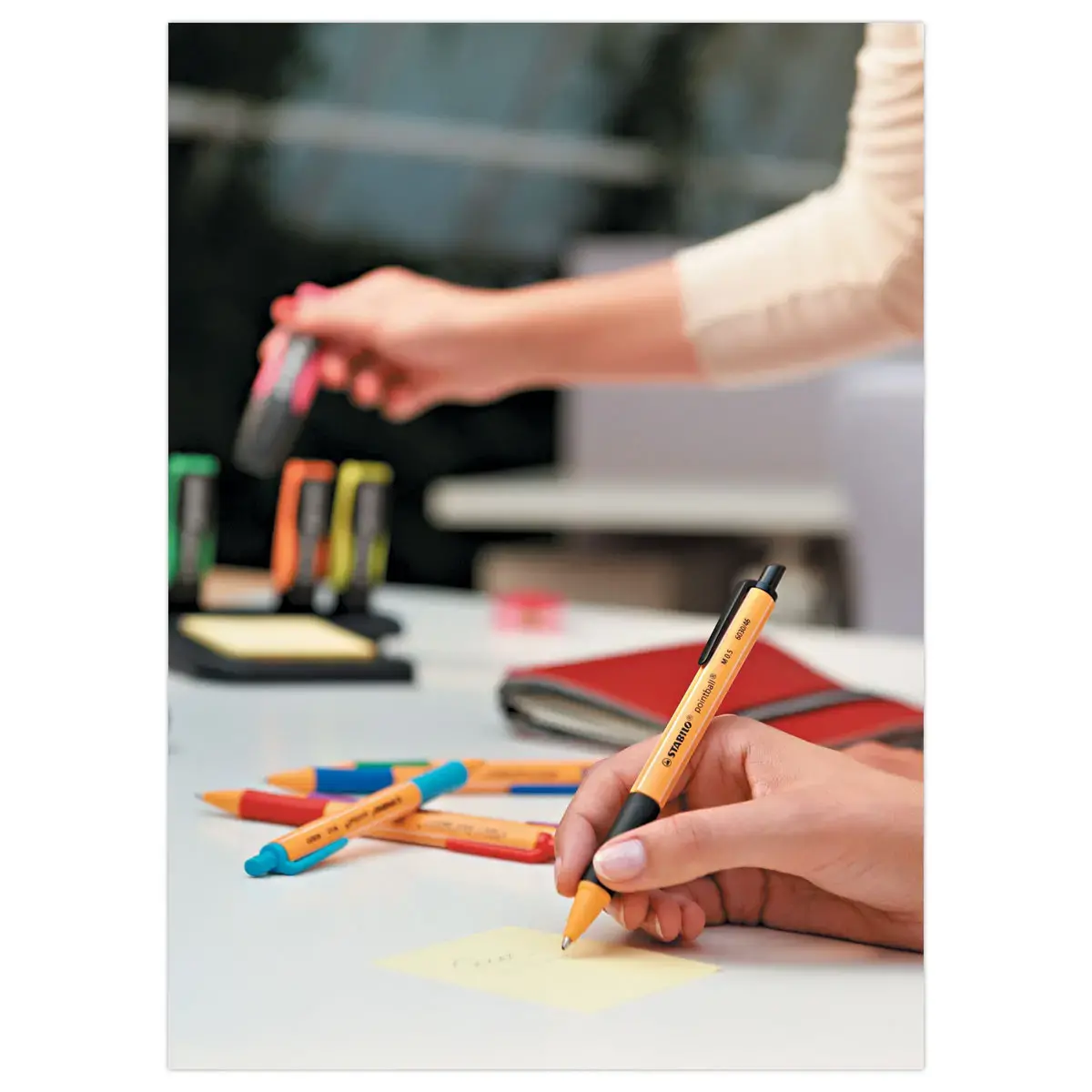 Stylo-bille pointball - Rechargeable - Rouge - Stabilo photo du produit