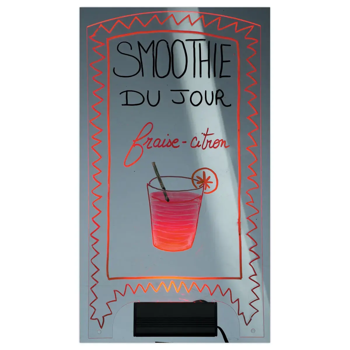 4 Marqueurs craie encre liquide - Blanc, bleu, rouge, vert fluo - UNI-BALL photo du produit