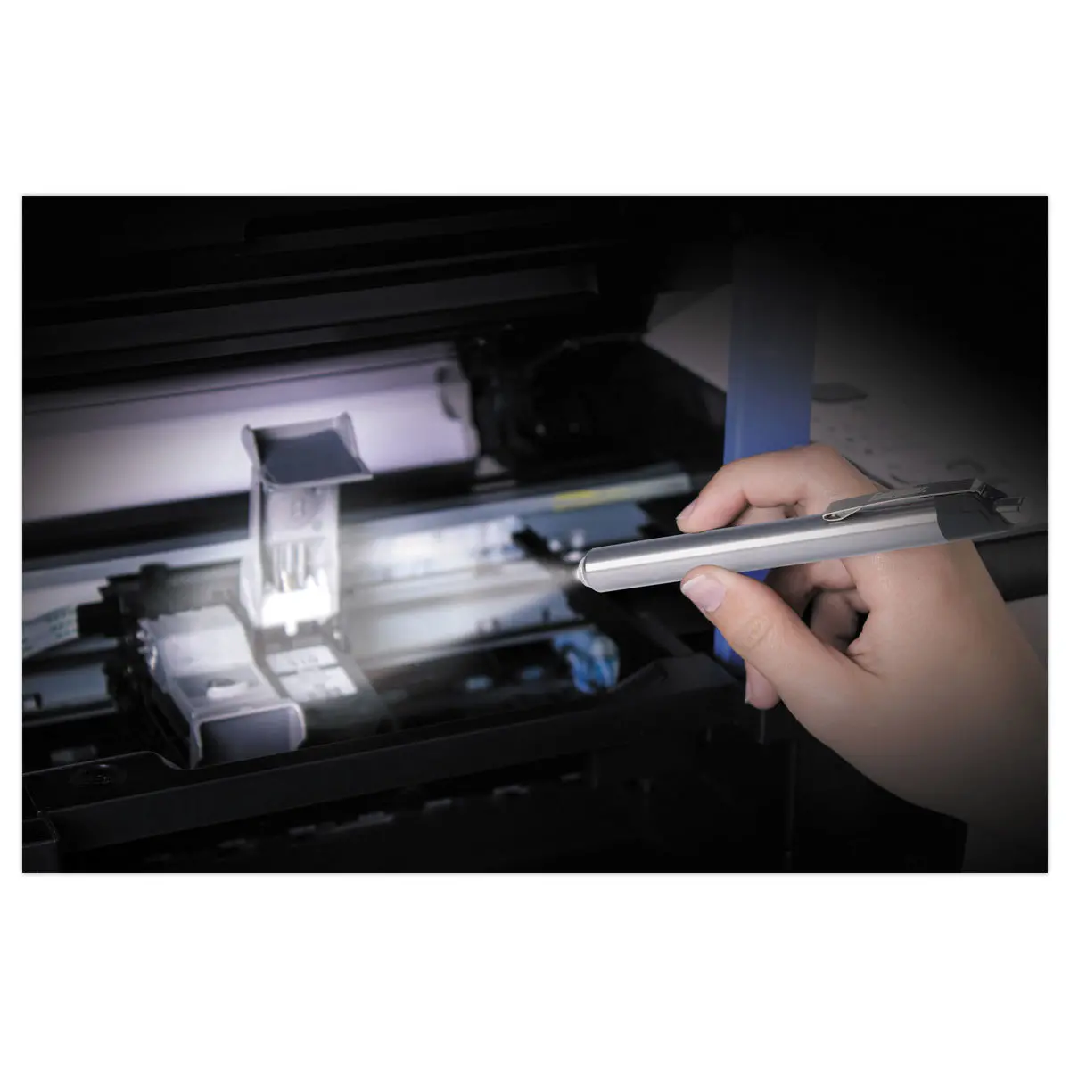 Torche LED PENLIGHT - Lampe de poche crayon - Etanchéité IPX4 - ENERGIZER photo du produit