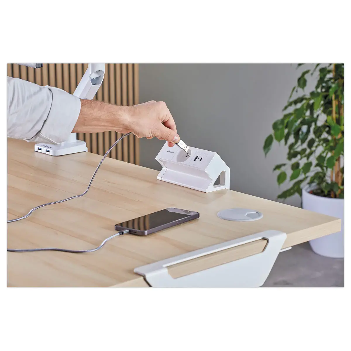 Unit&eacute; d'&Eacute;lectrification - Power Desk - USB-A USB-C - Blanc - Fellowes photo du produit
