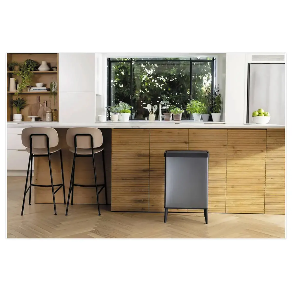 Poubelle verto couvercle push 54l photo du produit