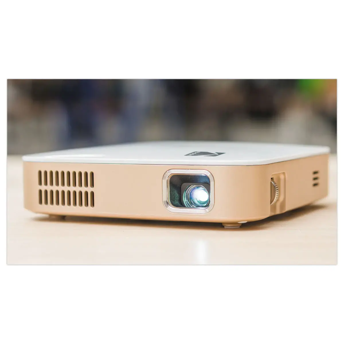 Vid&eacute;orojecteur 4k Luma 350 - Haut-Parleur Int&eacute;gr&eacute; - Kodak photo du produit