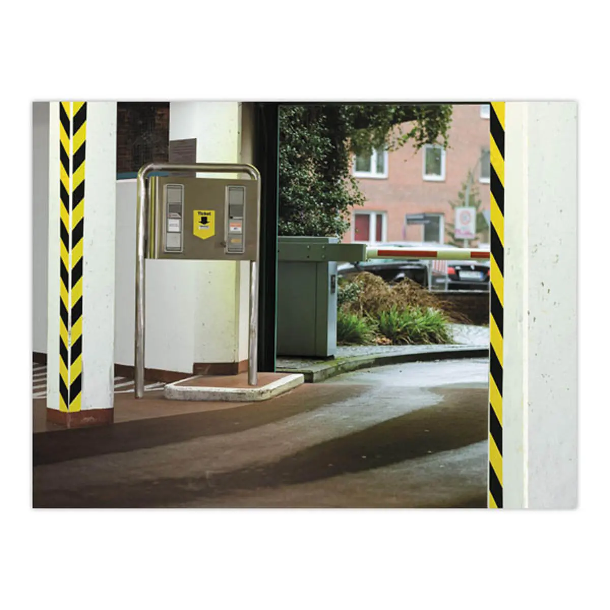 Adh&eacute;sif de circulation jaune et noir -  Tesa photo du produit