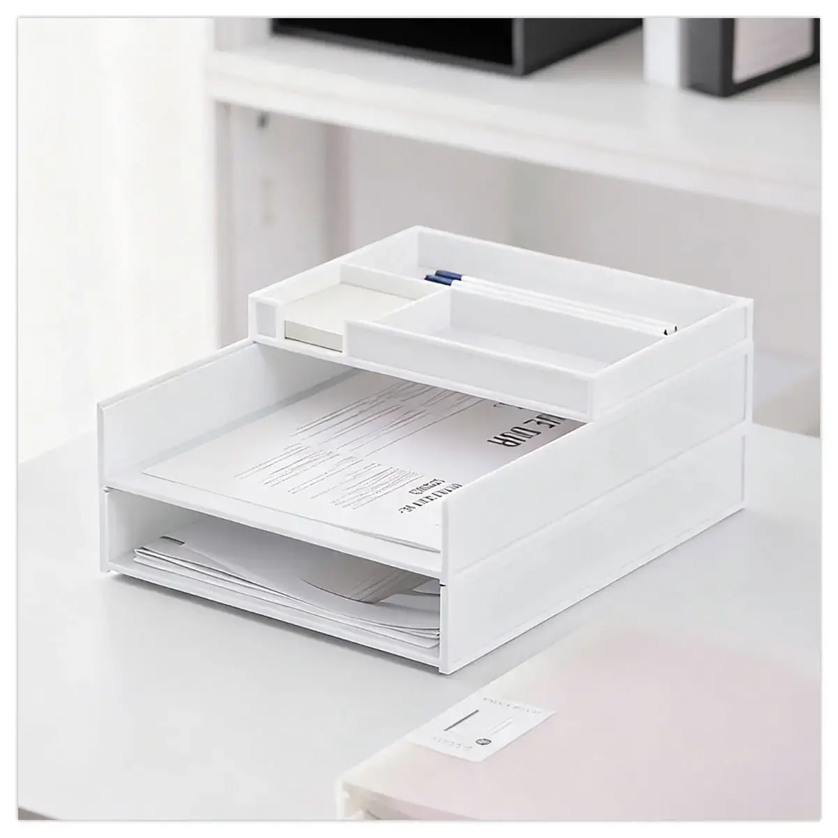 Set de 2 corbeilles &agrave; courrier blanches avec trieur de bureau photo du produit