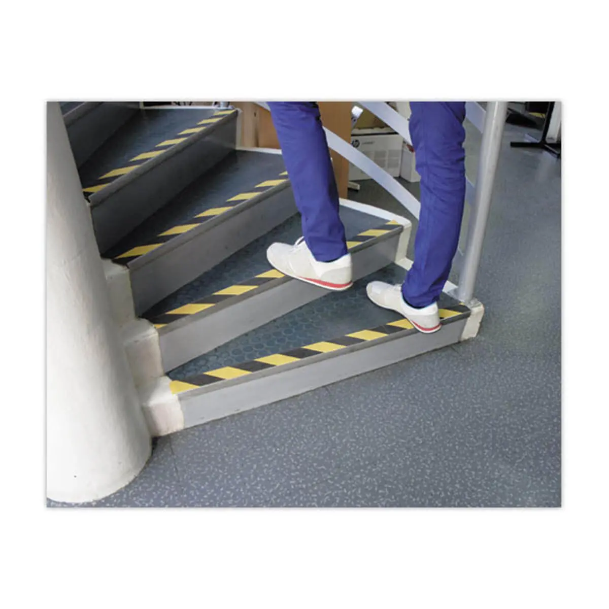 Adhésif anti-dérapant 50mm X 5M noir/jaune photo du produit