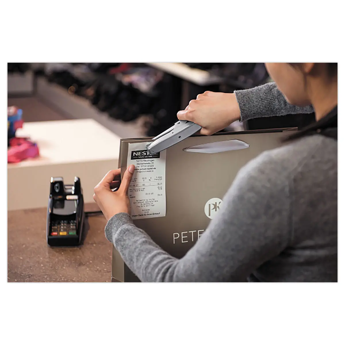 Pince agrafeuse Sp19 1/4 - rose mat - RAPID + une boite de 5000 agrafes offerte photo du produit