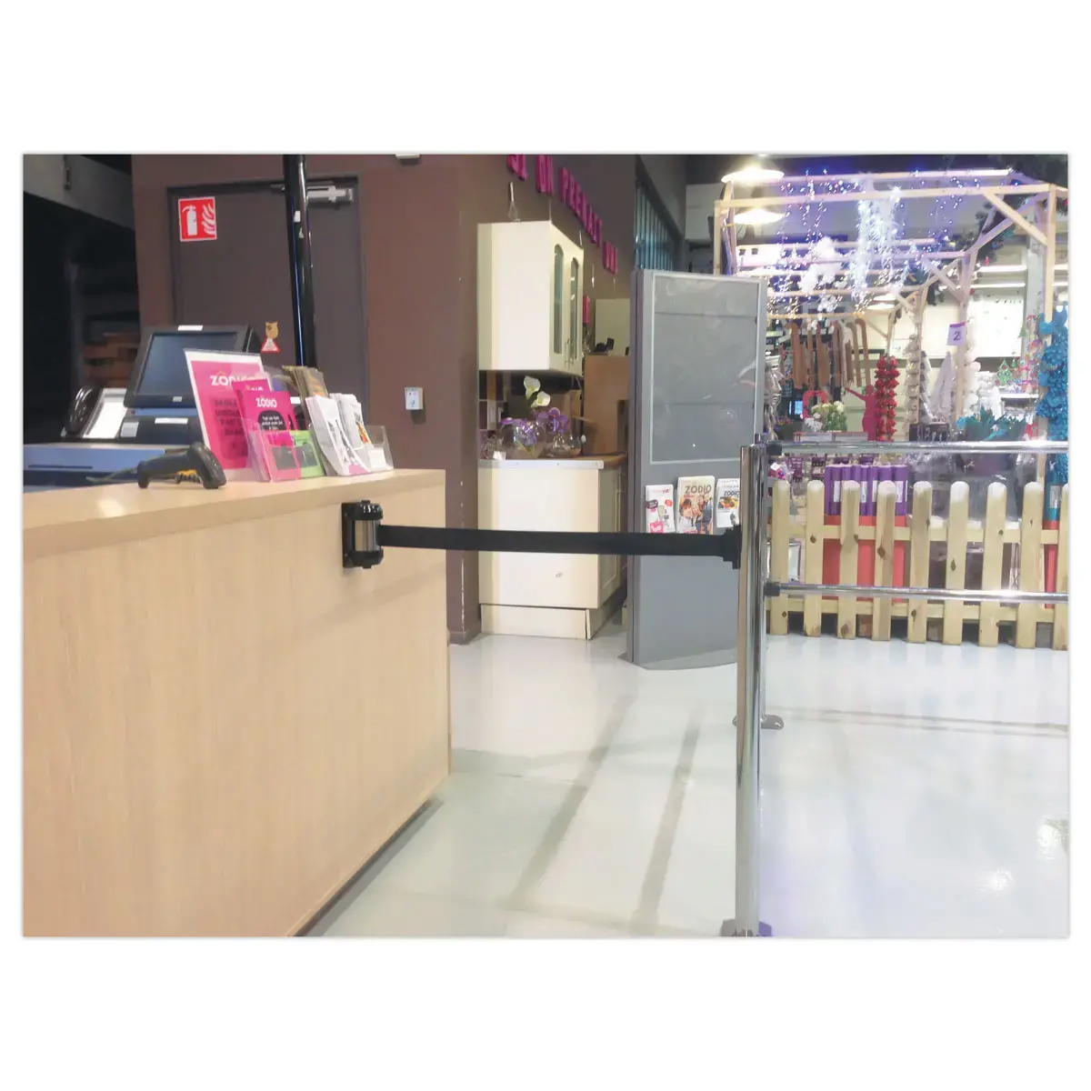 Enrouleur &agrave; fixation murale &agrave; sangle noire 2m - Viso photo du produit