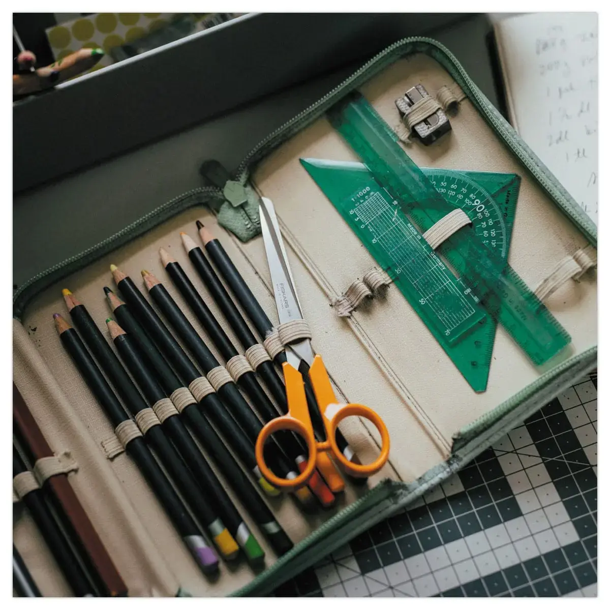 Paire de ciseaux Classic - Lame 16 cm - Ambidextres - FISKARS photo du produit