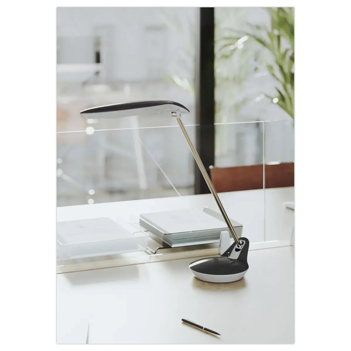 Lampe led Poppins noir photo du produit