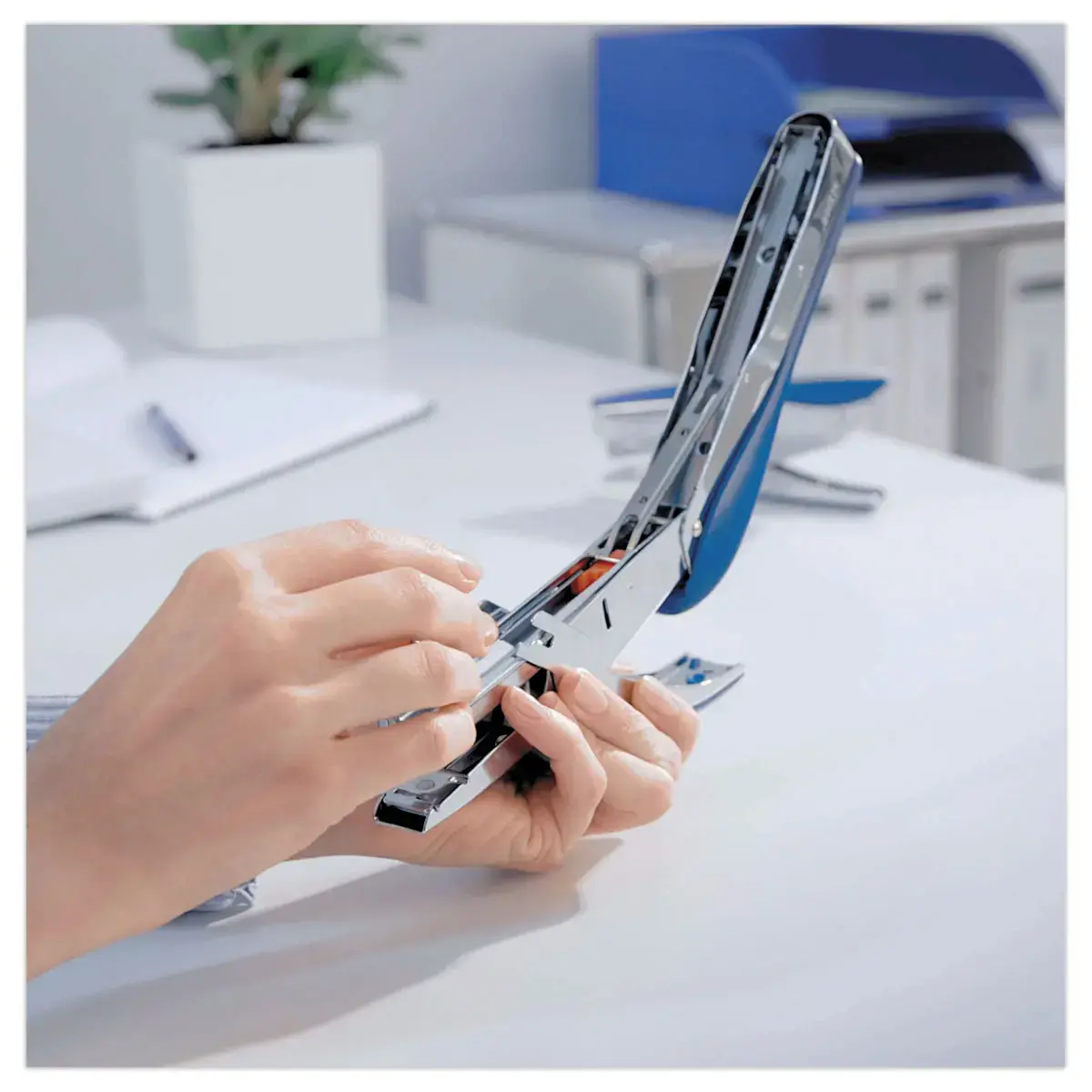 Pince agrafeuse 5548 - 24/6-26/6 - LEITZ photo du produit