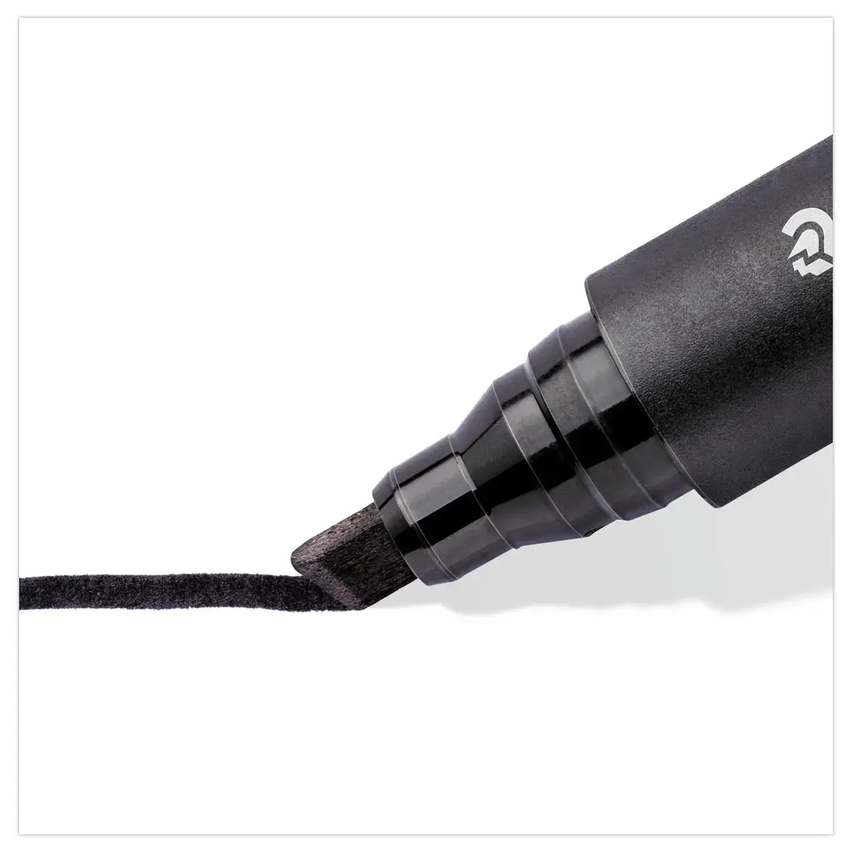 Marqueur Lumocolor permanent - Pointe biseautée 2 à 5mm - Noir - Staedtler photo du produit