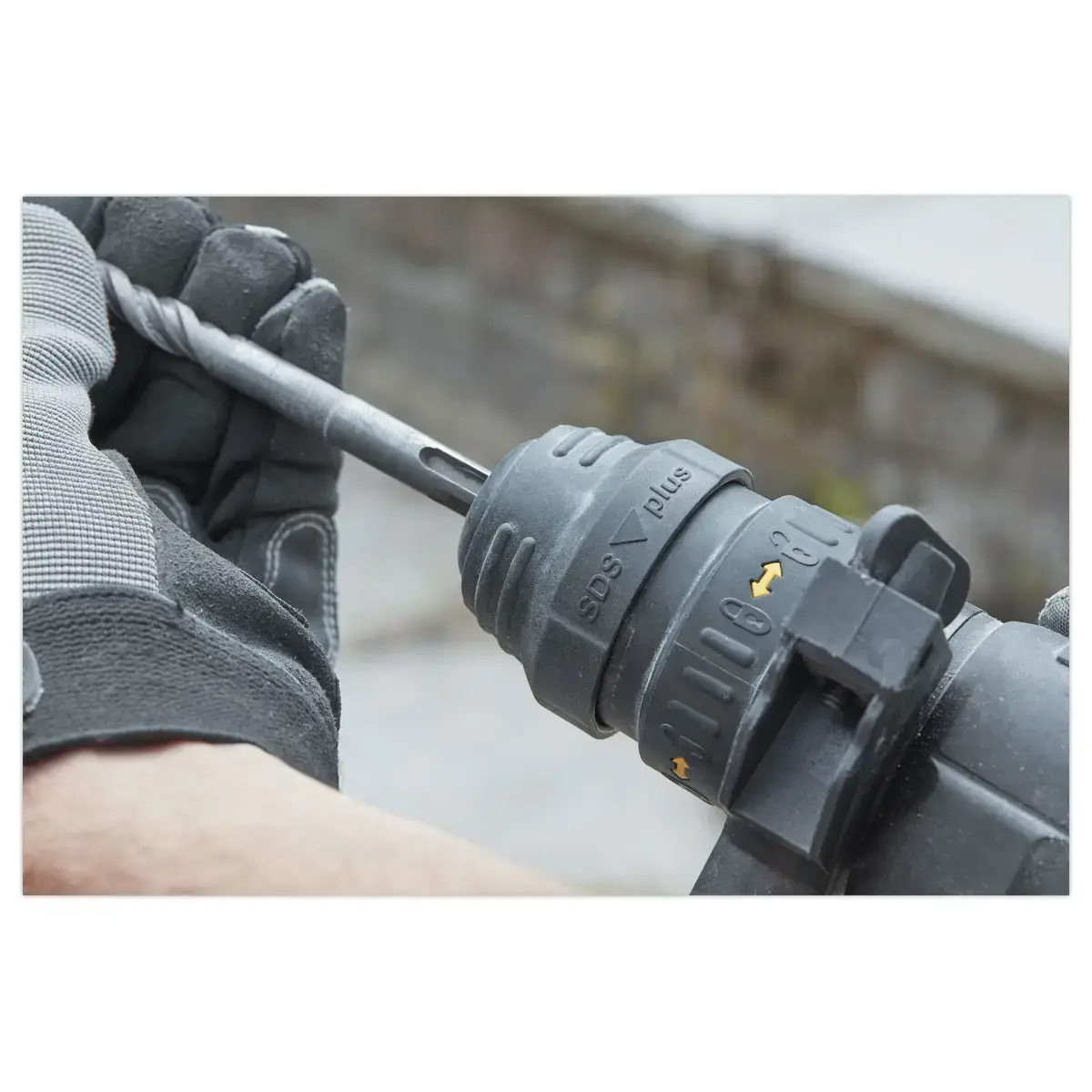Perforateur Stanley SDS-plus - 2,4J - 800W avec 2 burins en mallette photo du produit