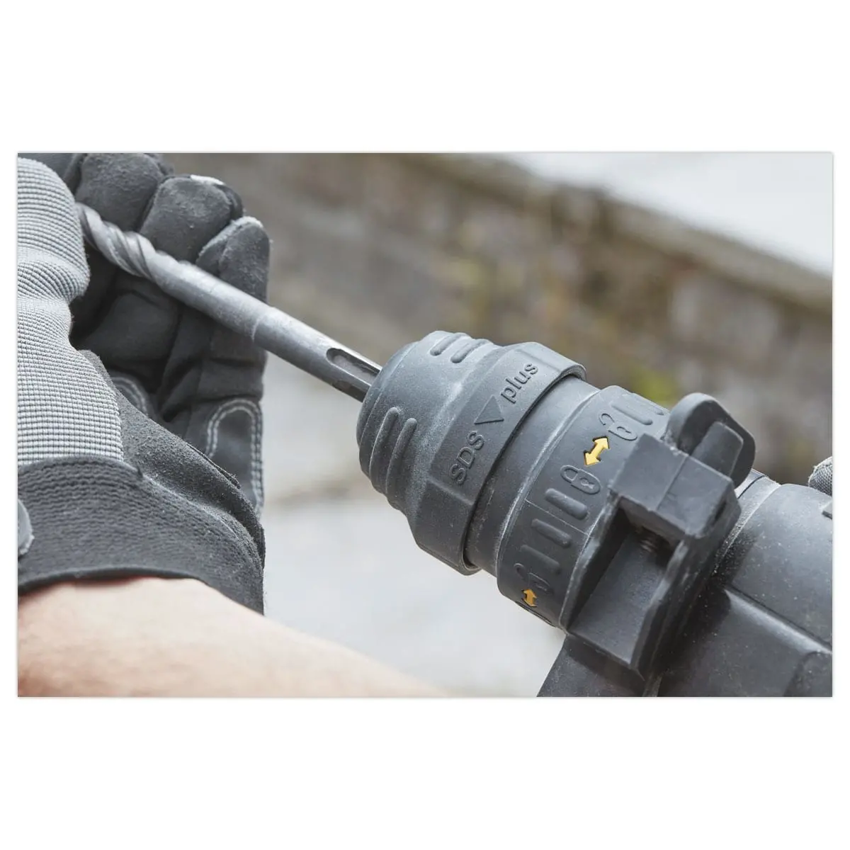 Perforateur STANLEY SDS-plus - 2,4J - 800W avec 2 burins en mallette photo du produit