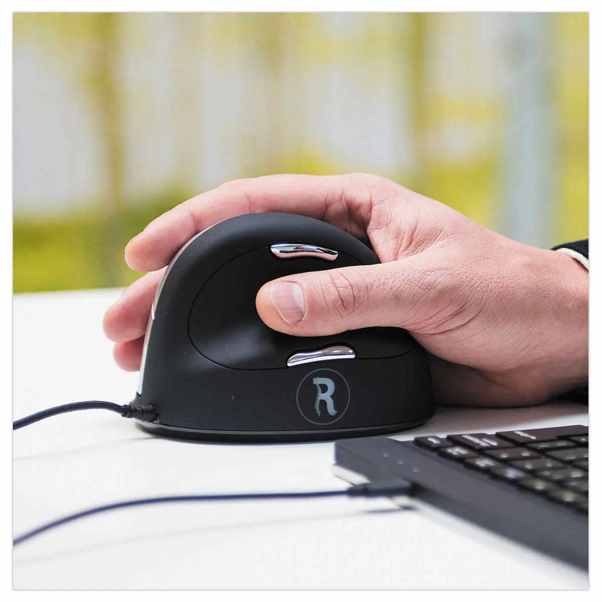 R-Go HE Souris ergonomique verticale filaire droitier modèle grand photo du produit