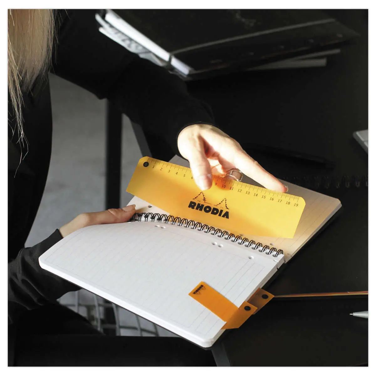 Cahier couverture carton - 160 pages A4+lign&eacute; - Noir - RHODIA photo du produit