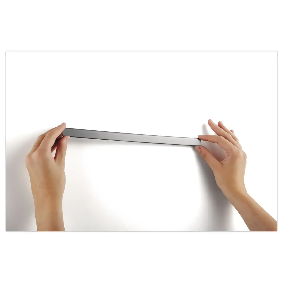 5 Barres magnétiques fixation adhésive - L 29,7 cm - Argent - Durable photo du produit