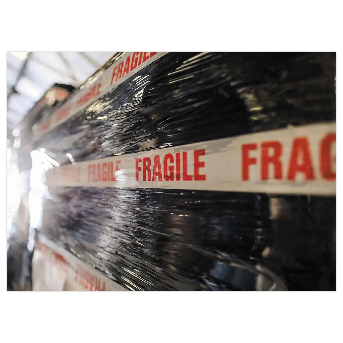 Adhésif imprimé "Fragile" en polypropylène - 66 m x 50 mm photo du produit