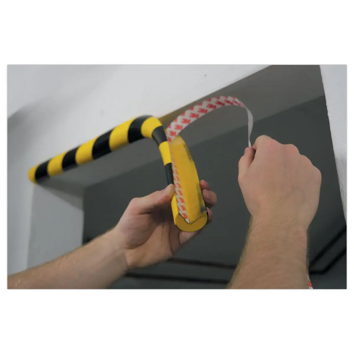 Profil&eacute; de protection d'angles en mousse polyur&eacute;thane C25R photo du produit