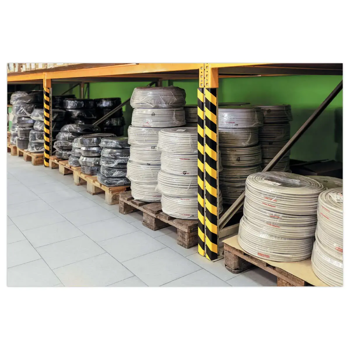 Profil&eacute; de protection d'angles en mousse polyur&eacute;thane C35 photo du produit