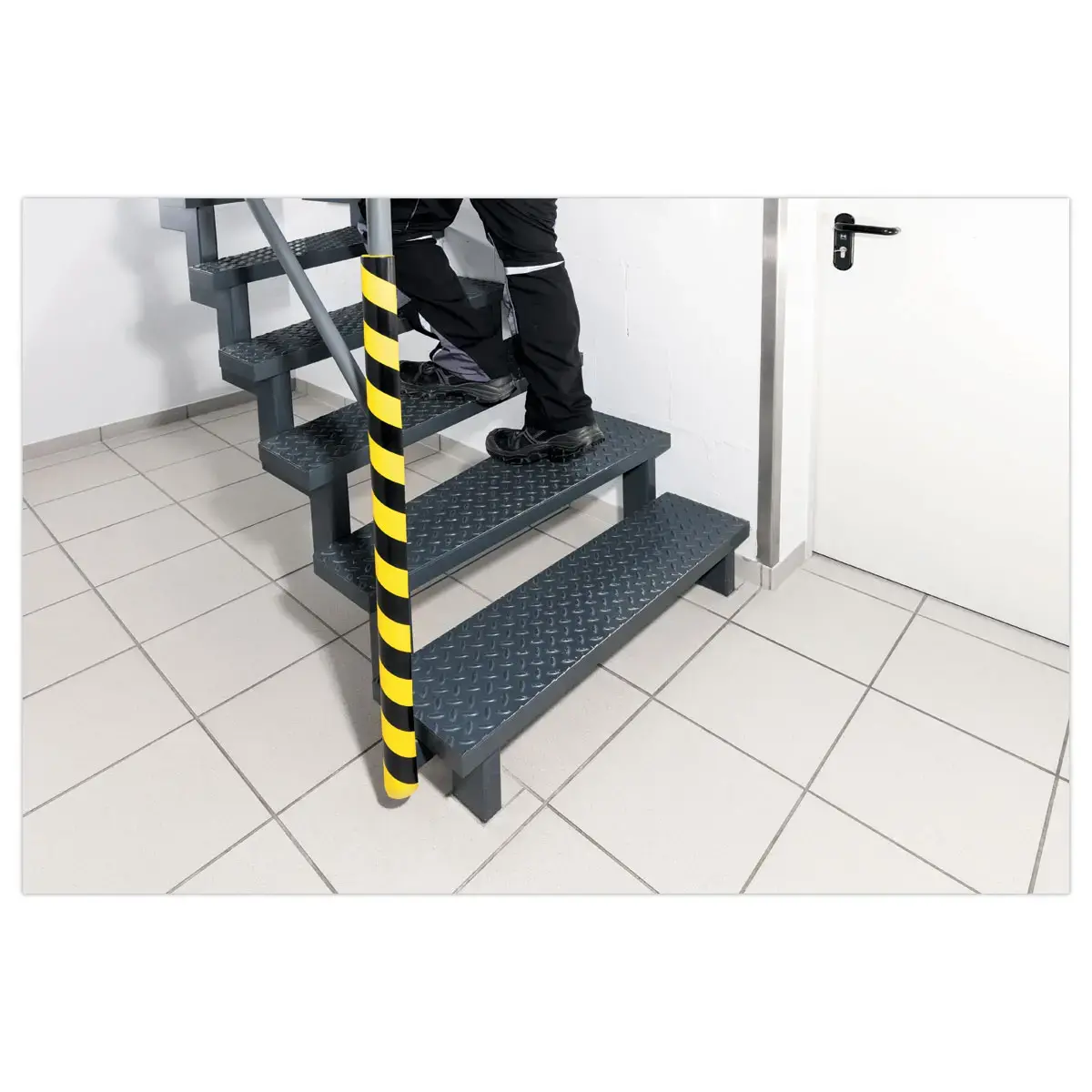 Profil&eacute; de protection pour tuyaux en mousse polyur&eacute;thane P30 photo du produit