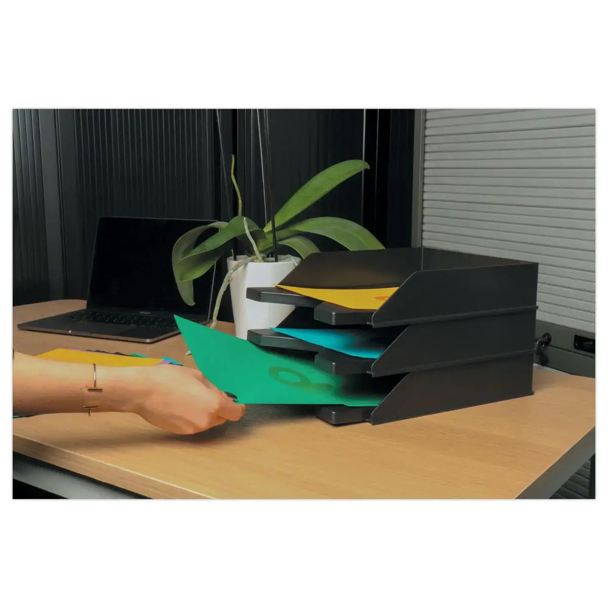 Corbeille à courrier Re-solution - Noir - TARIFOLD photo du produit