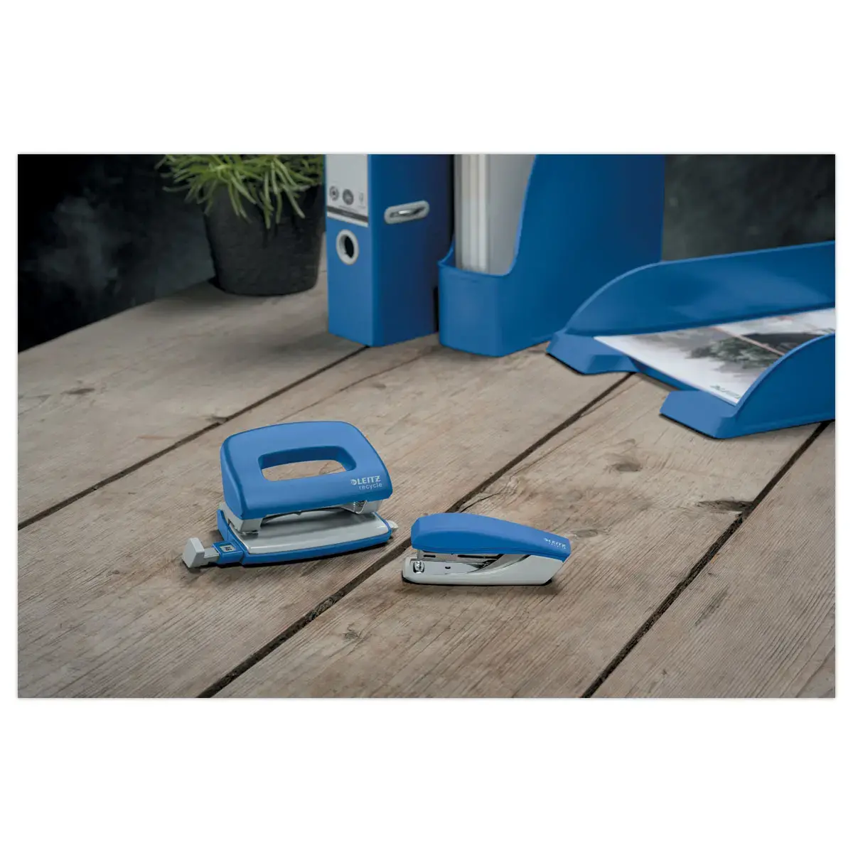 Mini agrafeuse NeXXt Recycle - 10 feuilles - Bleu - LEITZ photo du produit