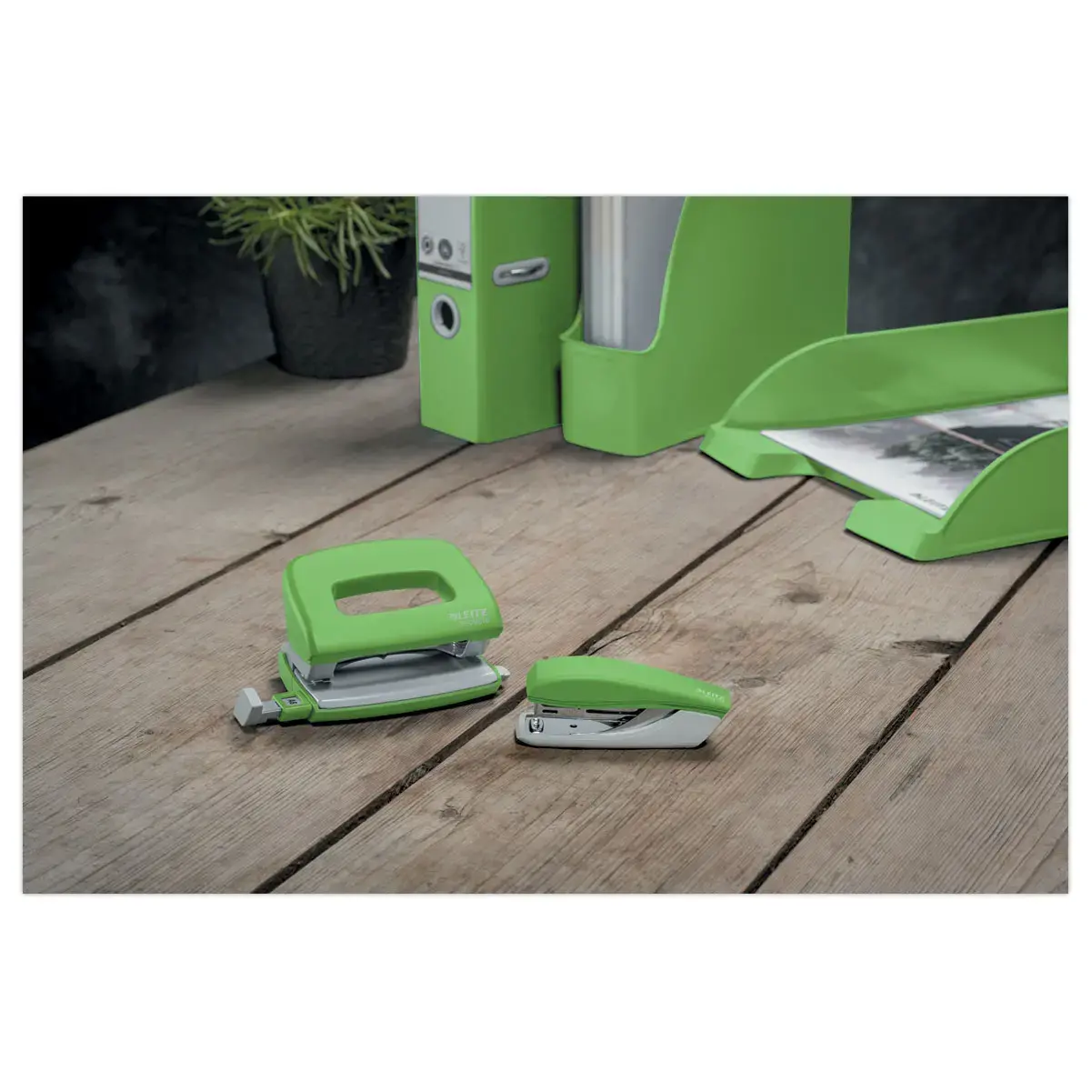 Perforateur Leitz Recycle 2 trous, 30 feuilles - vert photo du produit