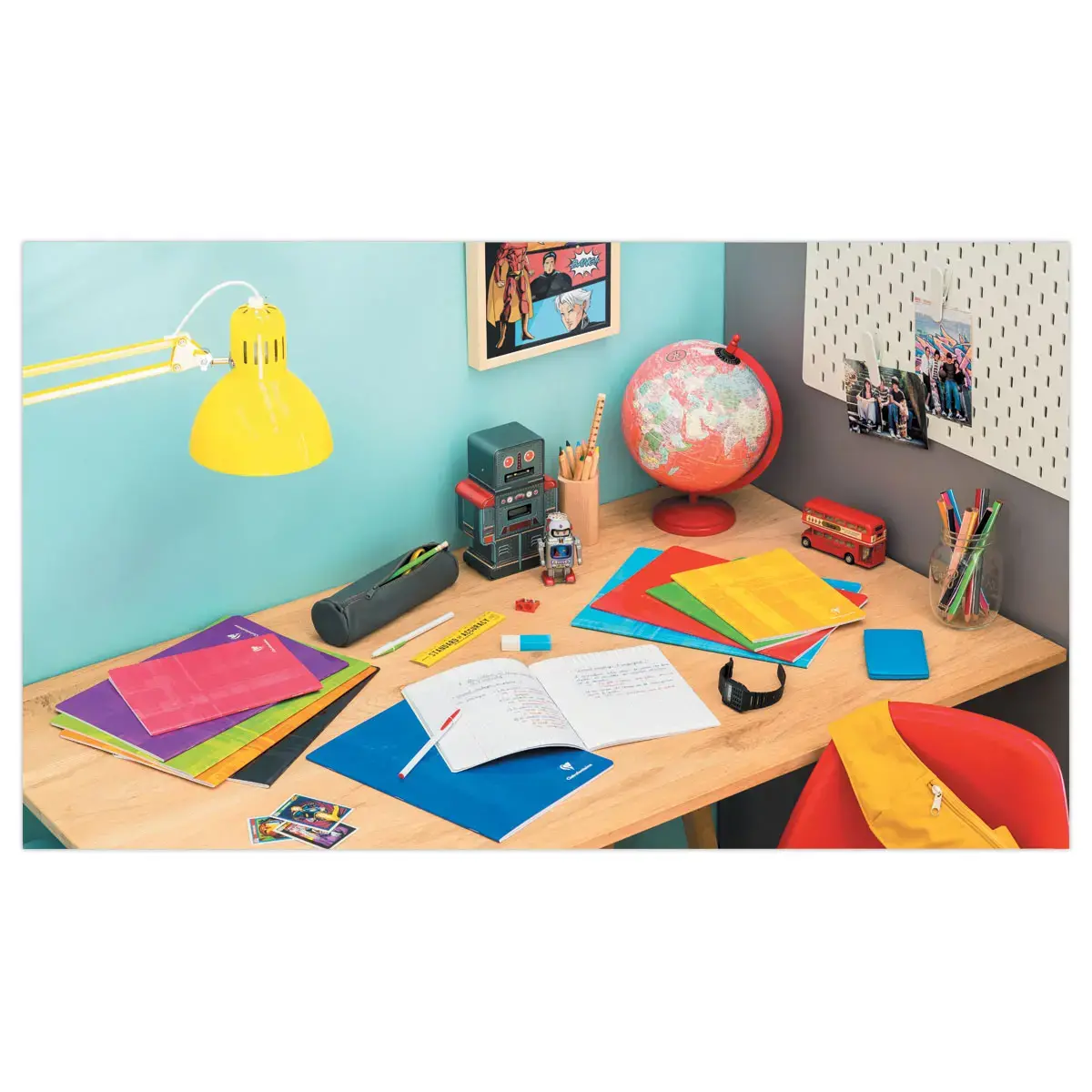 Cahier piqué A4 96 pages petits carreaux - couleur aléatoire photo du produit