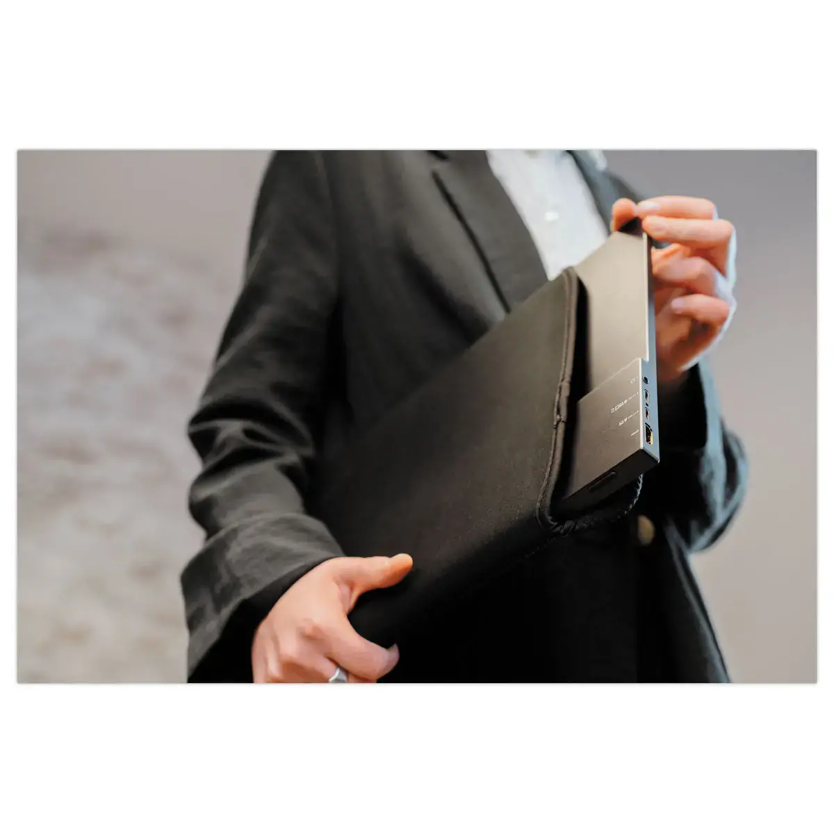 Moniteur tactile Verbatim 17.3" photo du produit