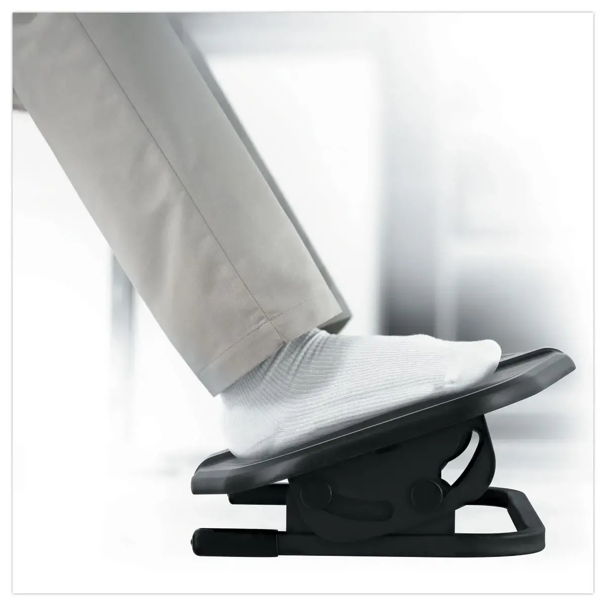 Repose-pieds ergonomique de bureau - Inclinaison r&eacute;glable - T'NB photo du produit