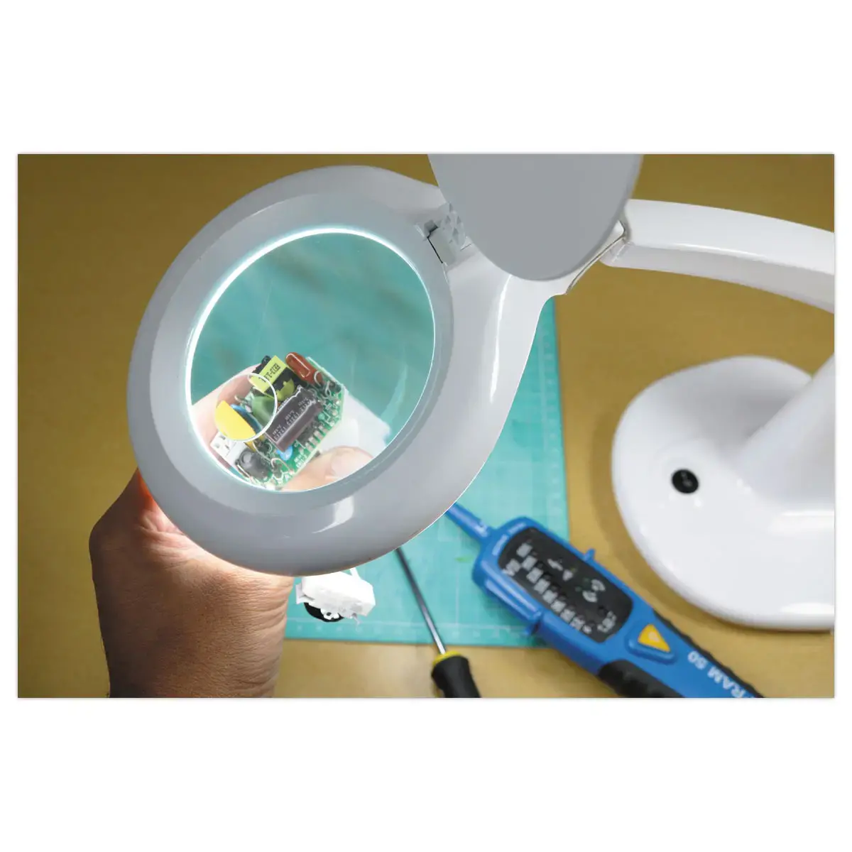 Lampe de bureau avec loupe Unilux - Blanc photo du produit