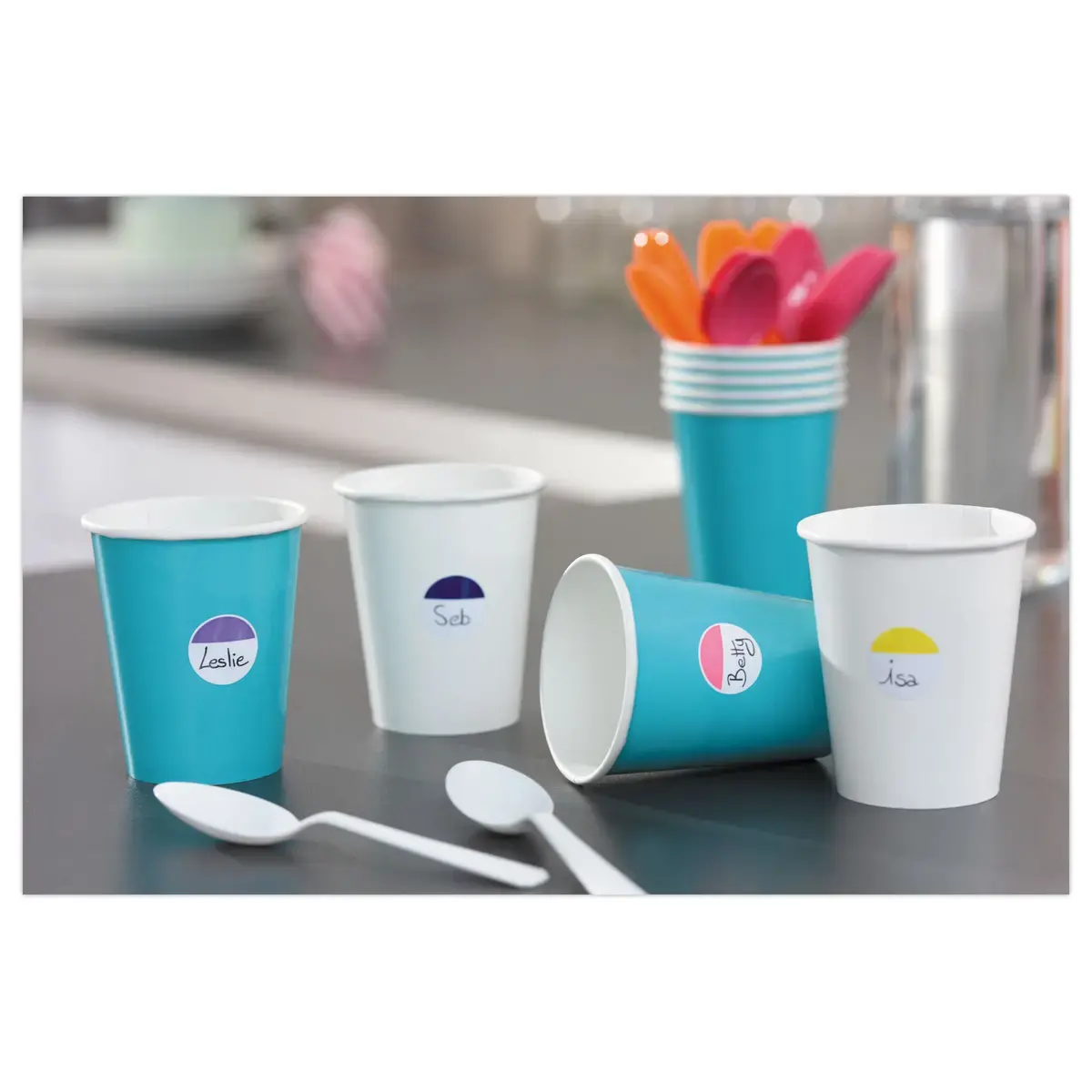 30 Paquets de 24 &eacute;tiquettes plastifi&eacute;es fluo pour mat&eacute;riel scolaire photo du produit