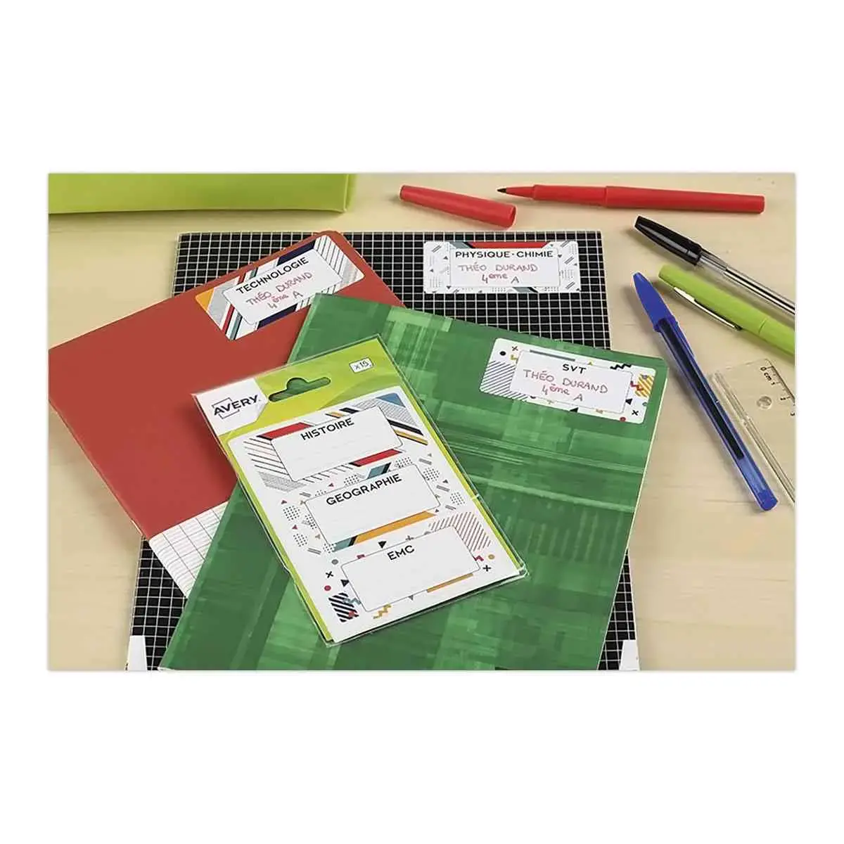 30 Paquets de 15 étiquettes scolaires motifs géométriques 76 x 34 mm photo du produit