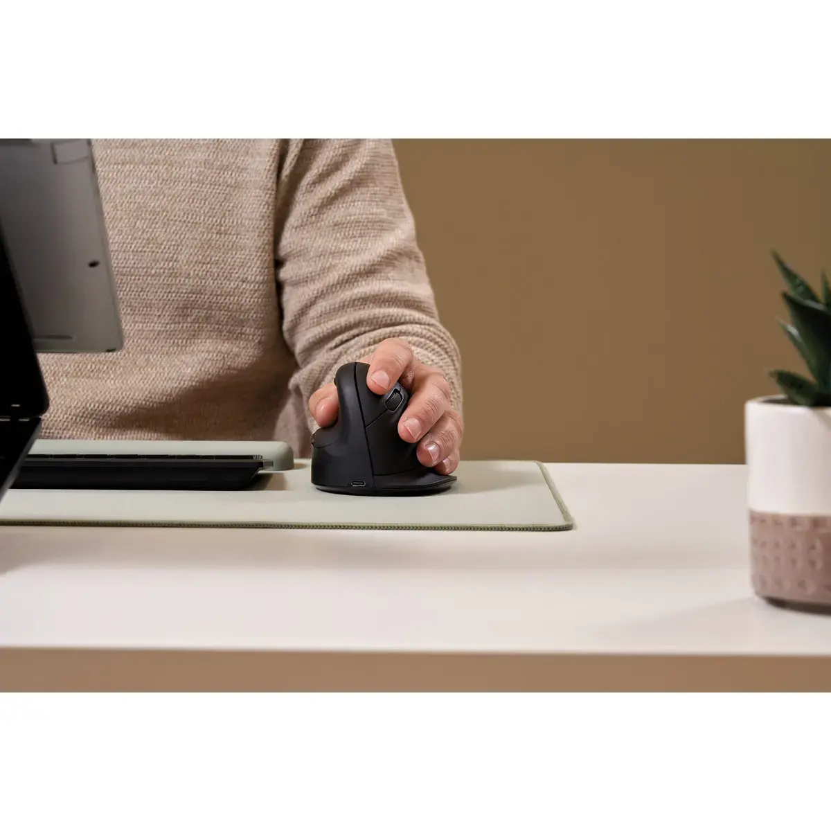 Souris ergonomique verticale Breyta - Petite main - Droitier - Fellowes photo du produit