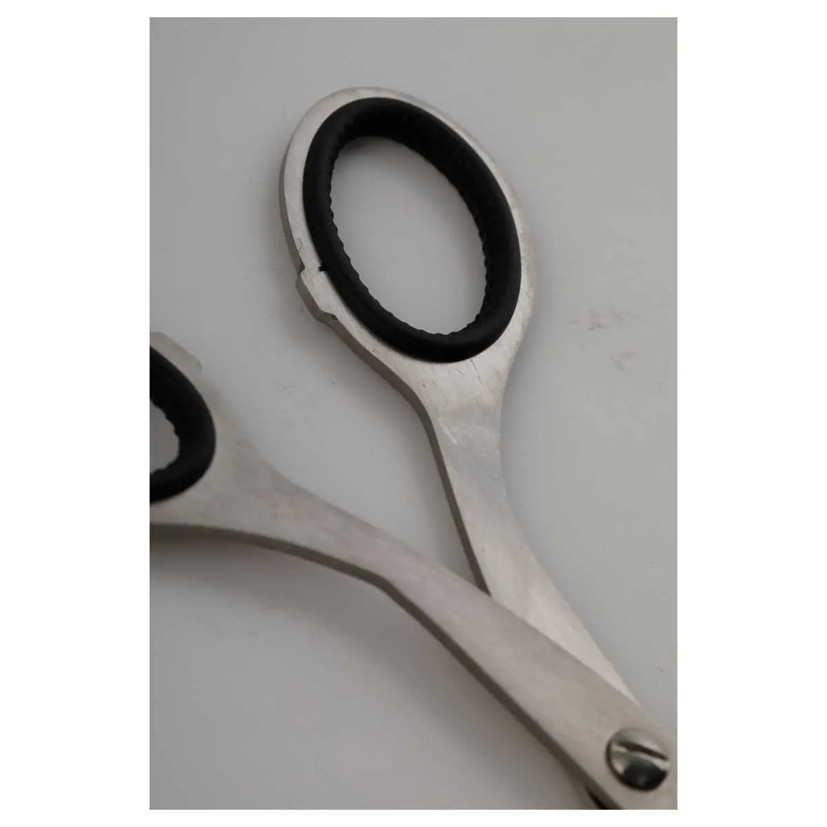 Paire de ciseaux métal bouts pointus - 17 cm photo du produit