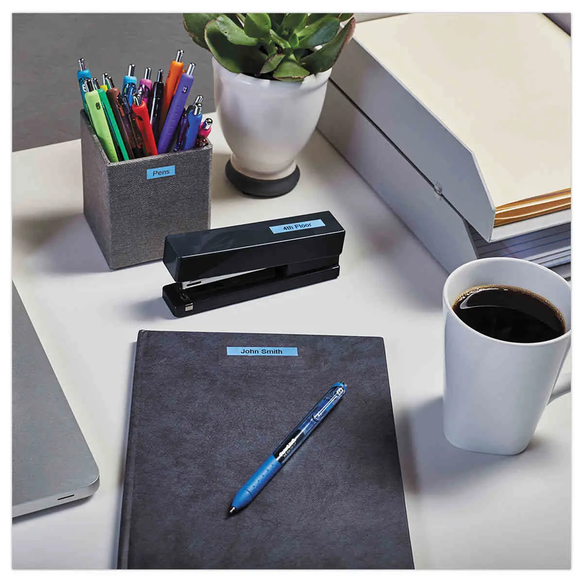 Ruban D1 DYMO S0720710 - 7 m x 9 mm - Texte noir sur fond bleu photo du produit