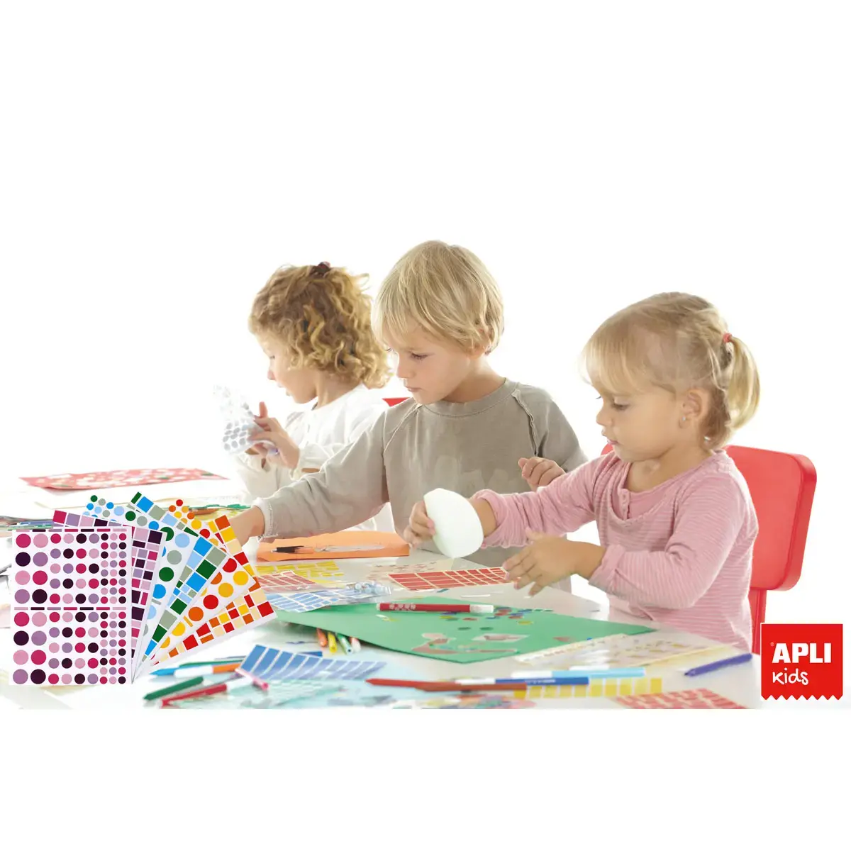 Gommettes enlevables formes et couleurs assorties 60 feuilles photo du produit